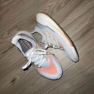 Women’s Adidas Ultra Boost 22